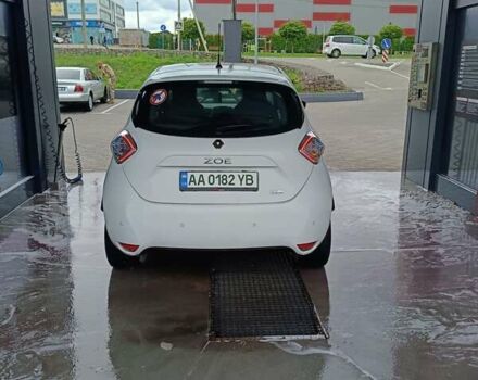 Белый Рено Зое, объемом двигателя 0 л и пробегом 195 тыс. км за 9000 $, фото 4 на Automoto.ua