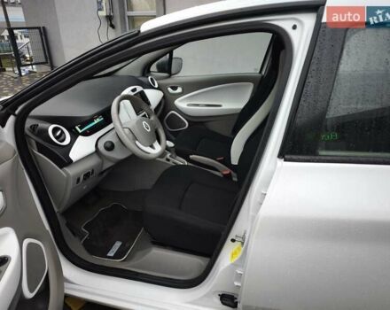 Білий Рено Зое, об'ємом двигуна 0 л та пробігом 100 тис. км за 4500 $, фото 23 на Automoto.ua