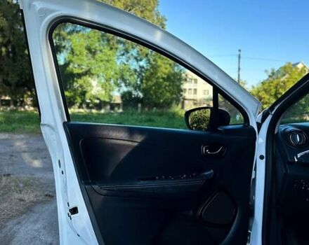 Белый Рено Зое, объемом двигателя 0 л и пробегом 102 тыс. км за 7900 $, фото 12 на Automoto.ua