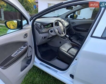 Белый Рено Зое, объемом двигателя 0 л и пробегом 124 тыс. км за 8950 $, фото 16 на Automoto.ua