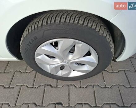 Білий Рено Зое, об'ємом двигуна 0 л та пробігом 120 тис. км за 8500 $, фото 15 на Automoto.ua