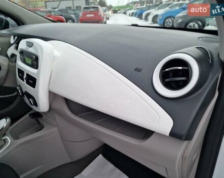 Білий Рено Зое, об'ємом двигуна 0 л та пробігом 33 тис. км за 9900 $, фото 39 на Automoto.ua