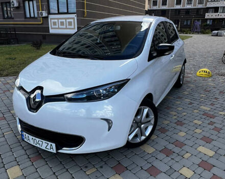 Белый Рено Зое, объемом двигателя 0 л и пробегом 146 тыс. км за 10500 $, фото 1 на Automoto.ua