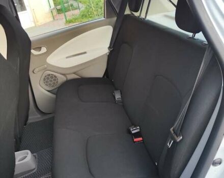 Білий Рено Зое, об'ємом двигуна 0 л та пробігом 95 тис. км за 9850 $, фото 16 на Automoto.ua