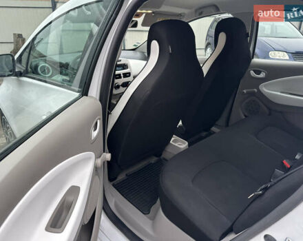 Білий Рено Зое, об'ємом двигуна 0 л та пробігом 84 тис. км за 7900 $, фото 8 на Automoto.ua