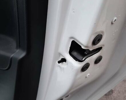 Білий Рено Зое, об'ємом двигуна 0 л та пробігом 123 тис. км за 9650 $, фото 20 на Automoto.ua