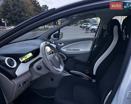 Белый Рено Зое, объемом двигателя 0 л и пробегом 108 тыс. км за 9250 $, фото 10 на Automoto.ua