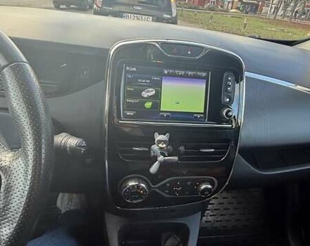 Белый Рено Зое, объемом двигателя 0 л и пробегом 103 тыс. км за 9600 $, фото 5 на Automoto.ua