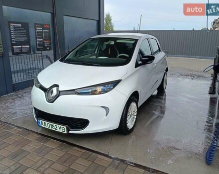 Белый Рено Зое, объемом двигателя 0 л и пробегом 195 тыс. км за 9000 $, фото 5 на Automoto.ua