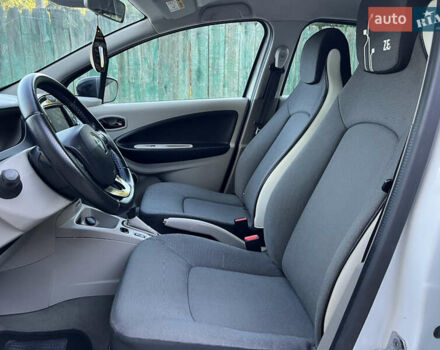 Белый Рено Зое, объемом двигателя 0 л и пробегом 155 тыс. км за 6999 $, фото 20 на Automoto.ua