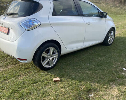 Белый Рено Зое, объемом двигателя 0 л и пробегом 97 тыс. км за 8999 $, фото 1 на Automoto.ua