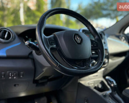 Белый Рено Зое, объемом двигателя 0 л и пробегом 143 тыс. км за 8900 $, фото 17 на Automoto.ua