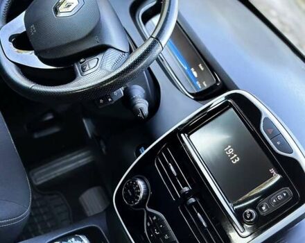 Белый Рено Зое, объемом двигателя 0 л и пробегом 102 тыс. км за 7900 $, фото 16 на Automoto.ua