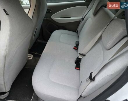 Белый Рено Зое, объемом двигателя 0 л и пробегом 137 тыс. км за 8400 $, фото 3 на Automoto.ua