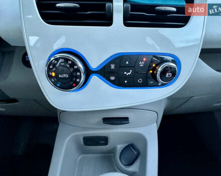 Белый Рено Зое, объемом двигателя 0 л и пробегом 43 тыс. км за 9399 $, фото 55 на Automoto.ua