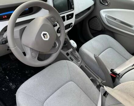 Белый Рено Зое, объемом двигателя 0 л и пробегом 75 тыс. км за 9250 $, фото 21 на Automoto.ua
