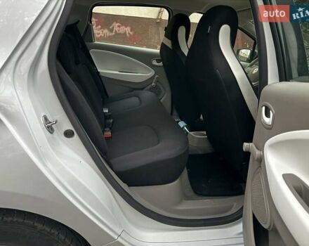 Белый Рено Зое, объемом двигателя 0 л и пробегом 95 тыс. км за 8900 $, фото 5 на Automoto.ua