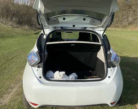 Белый Рено Зое, объемом двигателя 0 л и пробегом 97 тыс. км за 8999 $, фото 9 на Automoto.ua