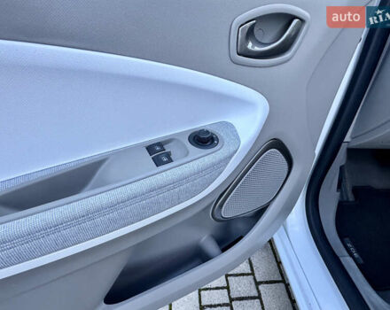 Білий Рено Зое, об'ємом двигуна 0 л та пробігом 43 тис. км за 9995 $, фото 32 на Automoto.ua