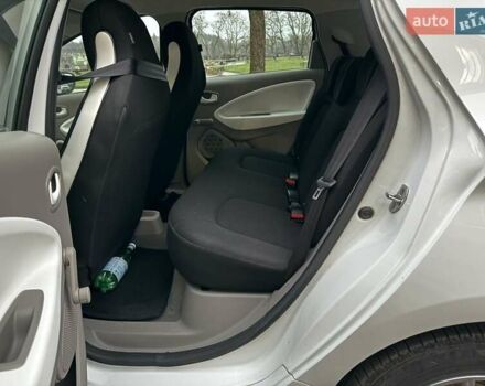 Белый Рено Зое, объемом двигателя 0 л и пробегом 95 тыс. км за 8900 $, фото 11 на Automoto.ua