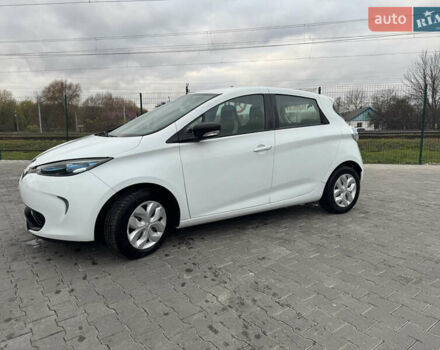 Белый Рено Зое, объемом двигателя 0 л и пробегом 63 тыс. км за 9200 $, фото 1 на Automoto.ua