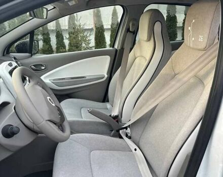 Белый Рено Зое, объемом двигателя 0 л и пробегом 75 тыс. км за 9250 $, фото 32 на Automoto.ua