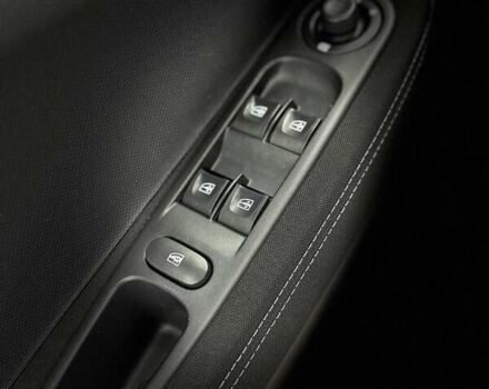 Белый Рено Зое, объемом двигателя 0 л и пробегом 115 тыс. км за 9950 $, фото 24 на Automoto.ua