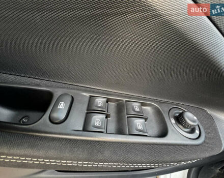 Белый Рено Зое, объемом двигателя 0 л и пробегом 146 тыс. км за 10500 $, фото 36 на Automoto.ua