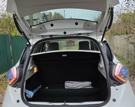 Белый Рено Зое, объемом двигателя 0 л и пробегом 137 тыс. км за 8400 $, фото 1 на Automoto.ua