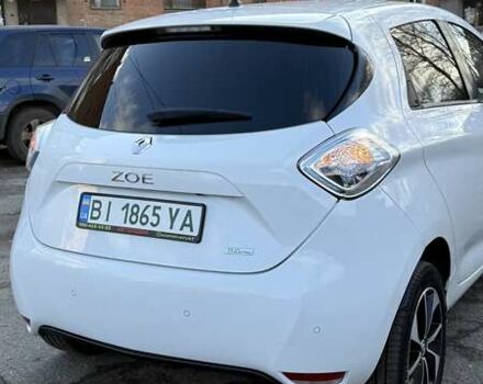 Белый Рено Зое, объемом двигателя 0 л и пробегом 103 тыс. км за 9600 $, фото 4 на Automoto.ua