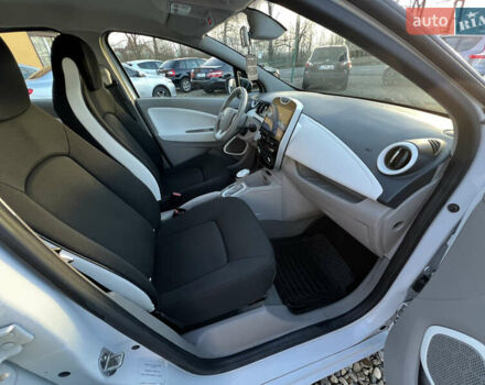 Белый Рено Зое, объемом двигателя 0 л и пробегом 94 тыс. км за 9199 $, фото 17 на Automoto.ua