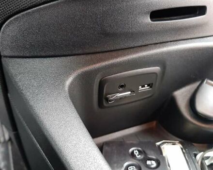 Білий Рено Зое, об'ємом двигуна 0 л та пробігом 123 тис. км за 9650 $, фото 46 на Automoto.ua