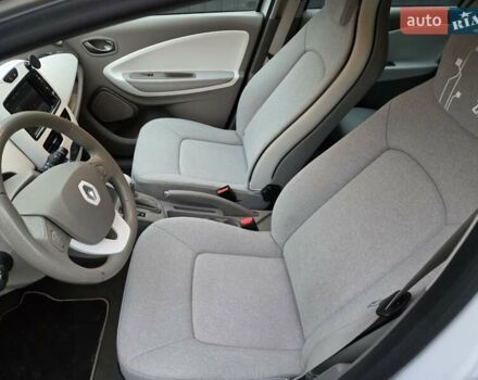 Белый Рено Зое, объемом двигателя 0 л и пробегом 137 тыс. км за 8400 $, фото 15 на Automoto.ua