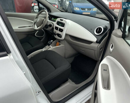 Білий Рено Зое, об'ємом двигуна 0 л та пробігом 84 тис. км за 7900 $, фото 11 на Automoto.ua