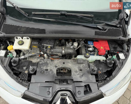 Белый Рено Зое, объемом двигателя 0 л и пробегом 106 тыс. км за 8100 $, фото 23 на Automoto.ua