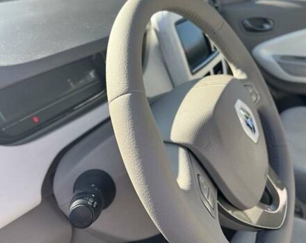 Белый Рено Зое, объемом двигателя 0 л и пробегом 75 тыс. км за 9250 $, фото 30 на Automoto.ua