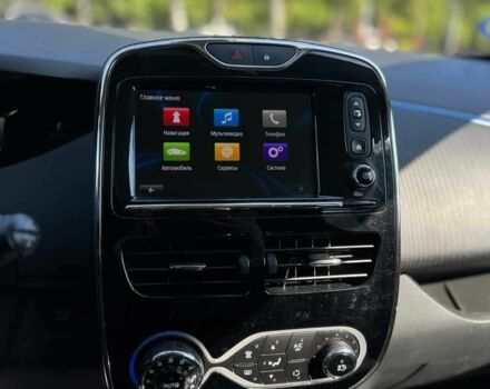 Белый Рено Зое, объемом двигателя 0 л и пробегом 143 тыс. км за 8900 $, фото 14 на Automoto.ua