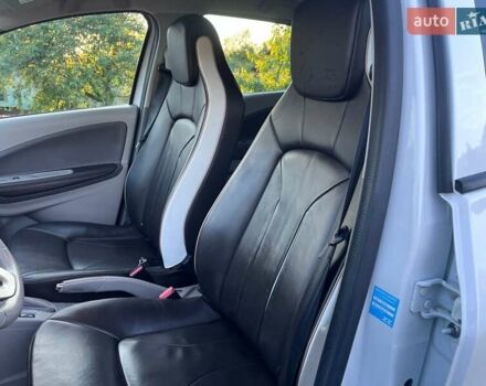 Белый Рено Зое, объемом двигателя 0 л и пробегом 124 тыс. км за 8950 $, фото 18 на Automoto.ua