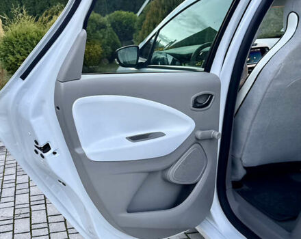 Белый Рено Зое, объемом двигателя 0 л и пробегом 43 тыс. км за 9399 $, фото 43 на Automoto.ua