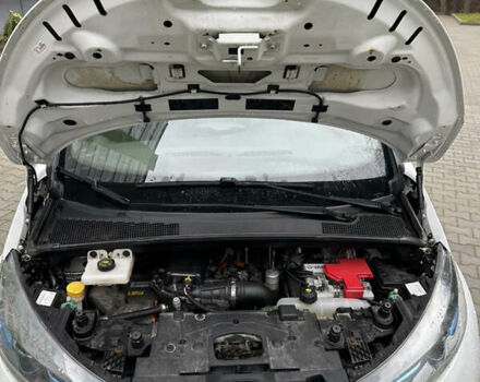 Белый Рено Зое, объемом двигателя 0 л и пробегом 131 тыс. км за 9650 $, фото 19 на Automoto.ua