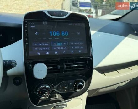 Белый Рено Зое, объемом двигателя 0 л и пробегом 93 тыс. км за 9799 $, фото 13 на Automoto.ua