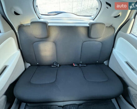 Белый Рено Зое, объемом двигателя 0 л и пробегом 94 тыс. км за 9199 $, фото 29 на Automoto.ua