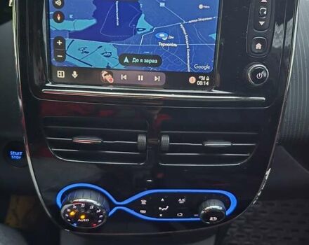 Белый Рено Зое, объемом двигателя 0 л и пробегом 61 тыс. км за 10500 $, фото 11 на Automoto.ua