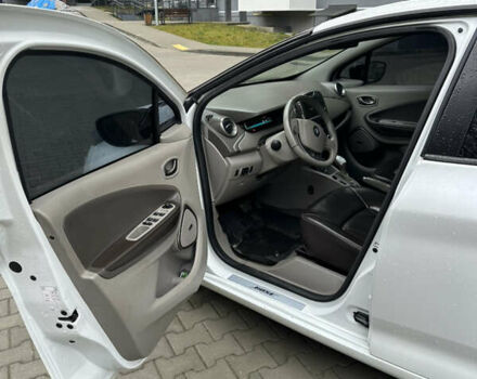 Белый Рено Зое, объемом двигателя 0 л и пробегом 131 тыс. км за 9650 $, фото 12 на Automoto.ua