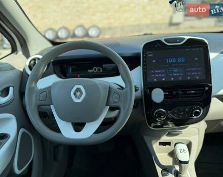 Белый Рено Зое, объемом двигателя 0 л и пробегом 93 тыс. км за 9799 $, фото 15 на Automoto.ua