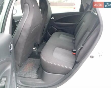 Белый Рено Зое, объемом двигателя 0 л и пробегом 138 тыс. км за 10700 $, фото 7 на Automoto.ua