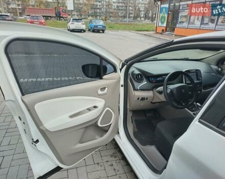 Белый Рено Зое, объемом двигателя 0 л и пробегом 204 тыс. км за 8400 $, фото 5 на Automoto.ua