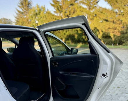 Белый Рено Зое, объемом двигателя 0 л и пробегом 121 тыс. км за 9499 $, фото 57 на Automoto.ua