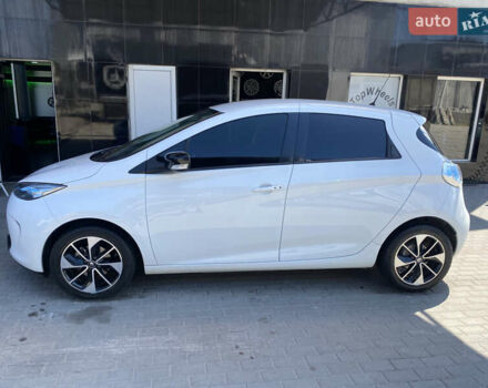 Белый Рено Зое, объемом двигателя 0 л и пробегом 103 тыс. км за 8900 $, фото 1 на Automoto.ua