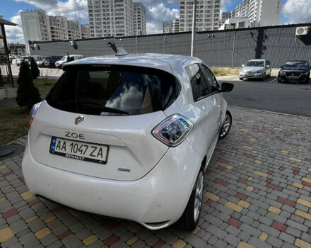 Белый Рено Зое, объемом двигателя 0 л и пробегом 146 тыс. км за 10500 $, фото 16 на Automoto.ua